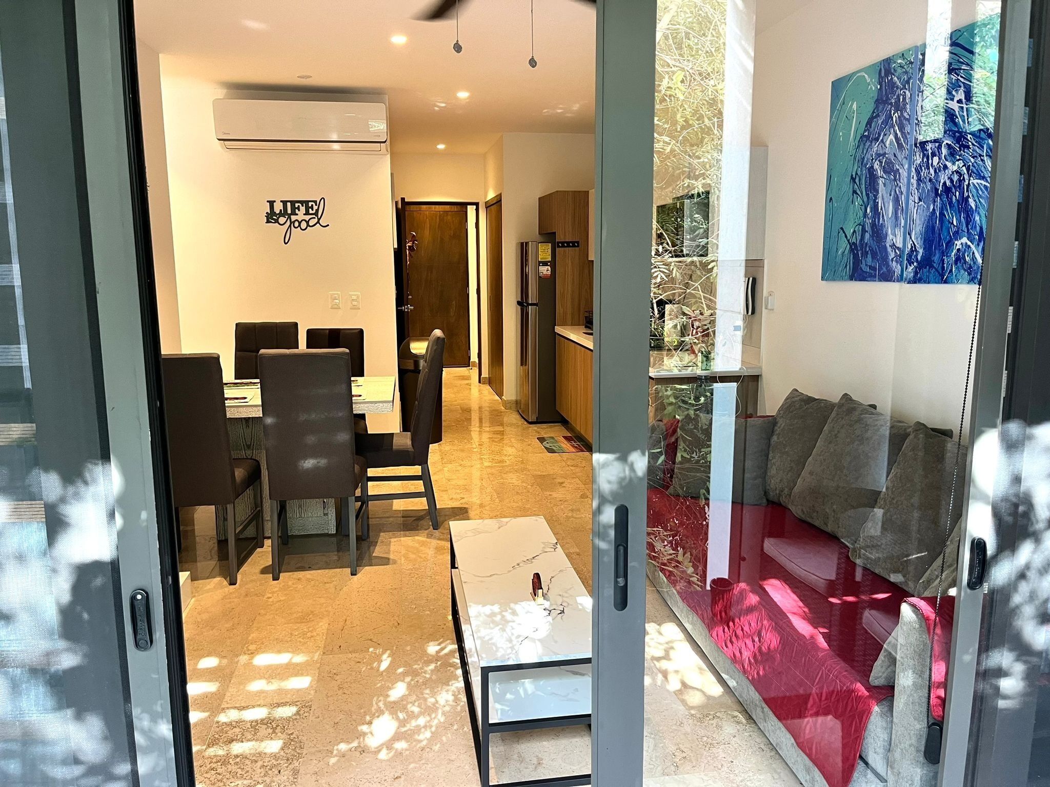 flat-screen tv, pay films