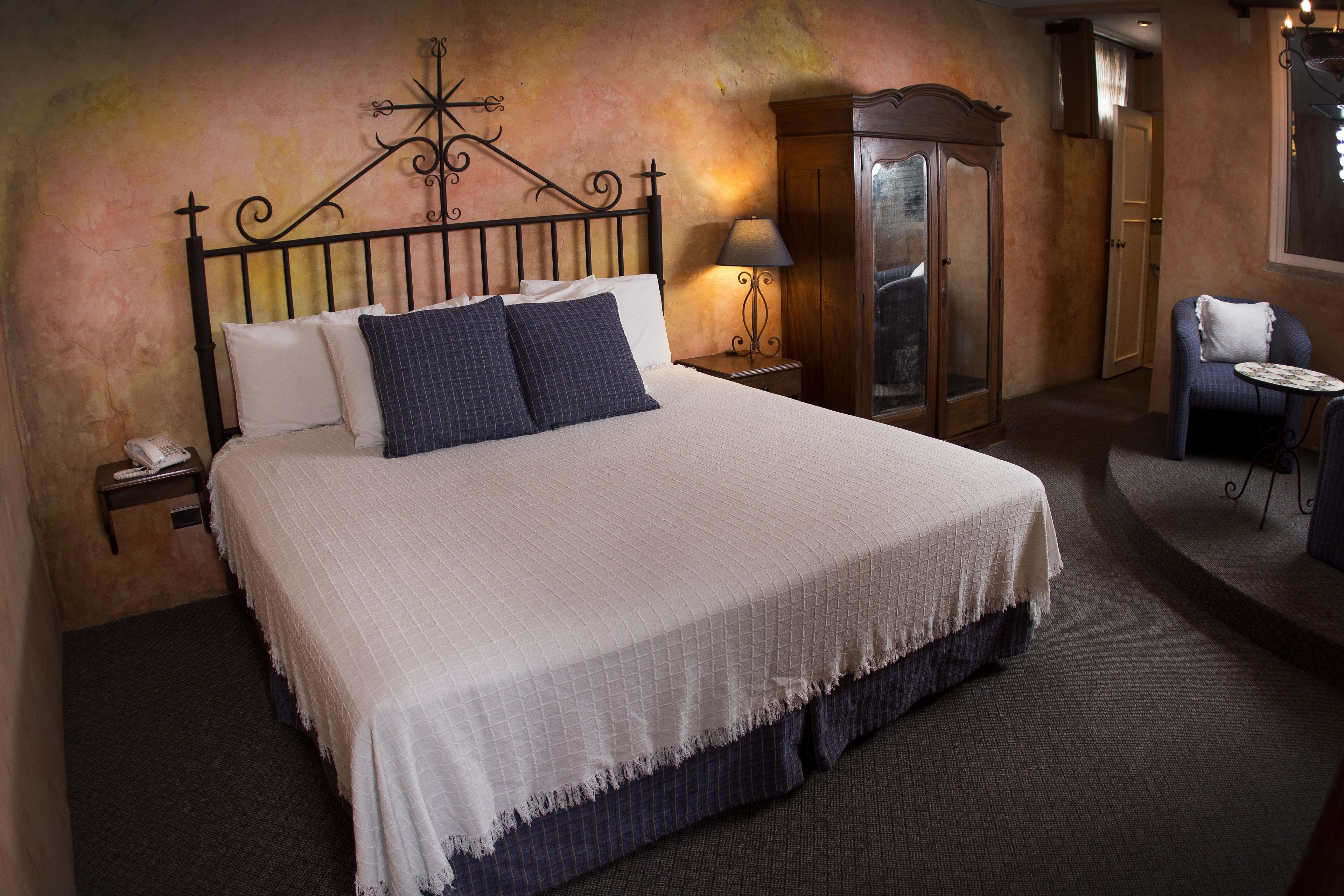 standard room, 1 bedroom, ensuite, courtyard view | desk, iron/ironing board, free wifi