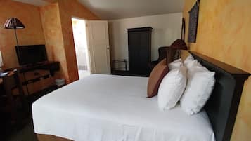 Habitació estàndard, 1 dormitori, amb bany privat, vistes al pati | Escriptori, planxa i posts de planxar i wifi gratuïta