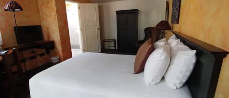 Standard Room, 1 Bedroom, Ensuite, Courtyard View