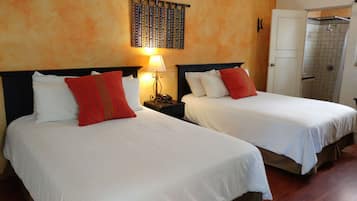 Habitació doble estàndard, 1 dormitori, vistes al pati | Escriptori, planxa i posts de planxar i wifi gratuïta