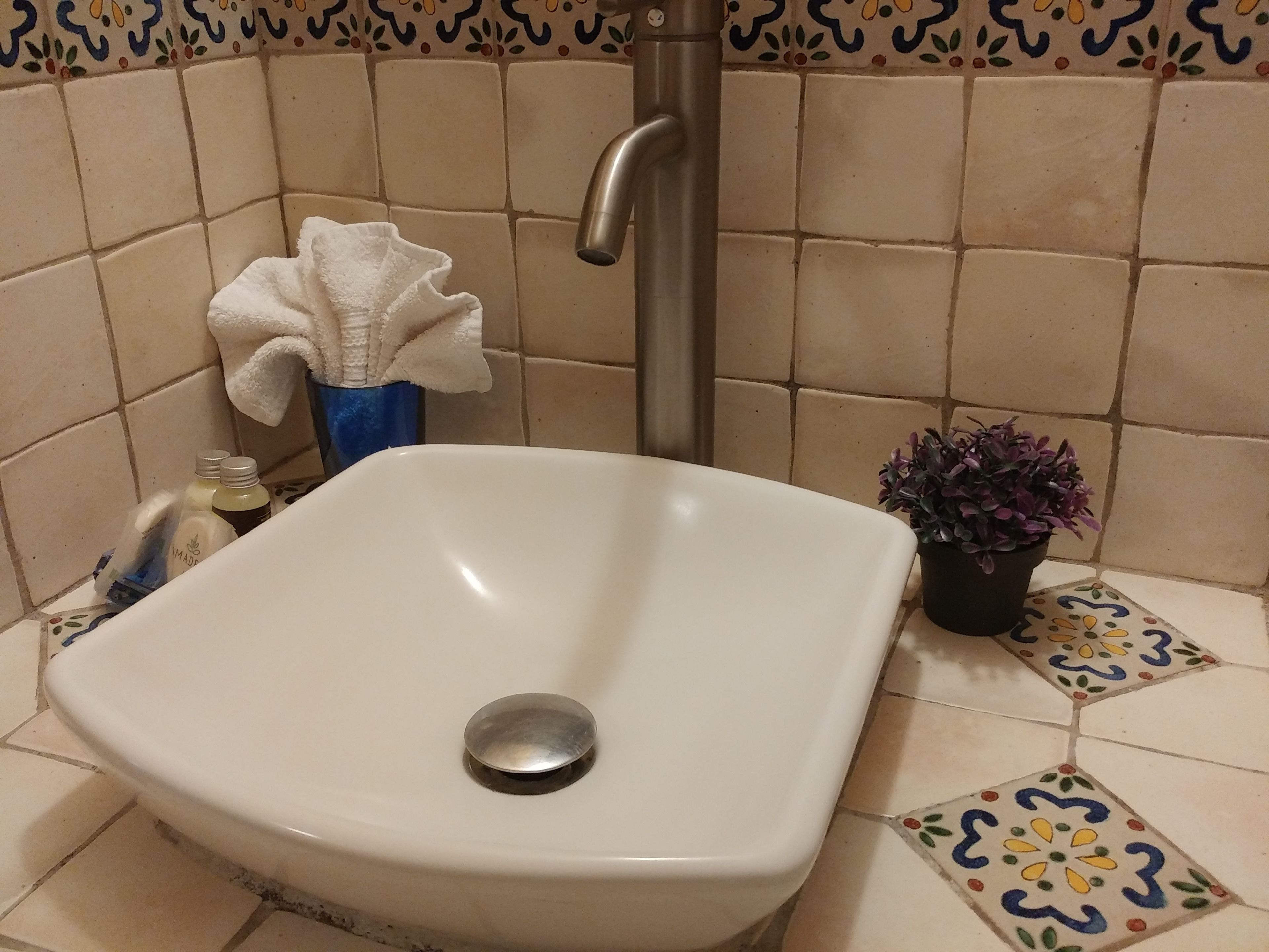 standard room, 1 bedroom, ensuite, courtyard view | bathroom sink