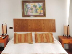 Két bảo mật tại phòng, bàn ủi/dụng cụ ủi quần áo 