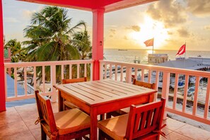 Studio suite, uitzicht op het strand (Beachfront) | Uitzicht vanaf balkon