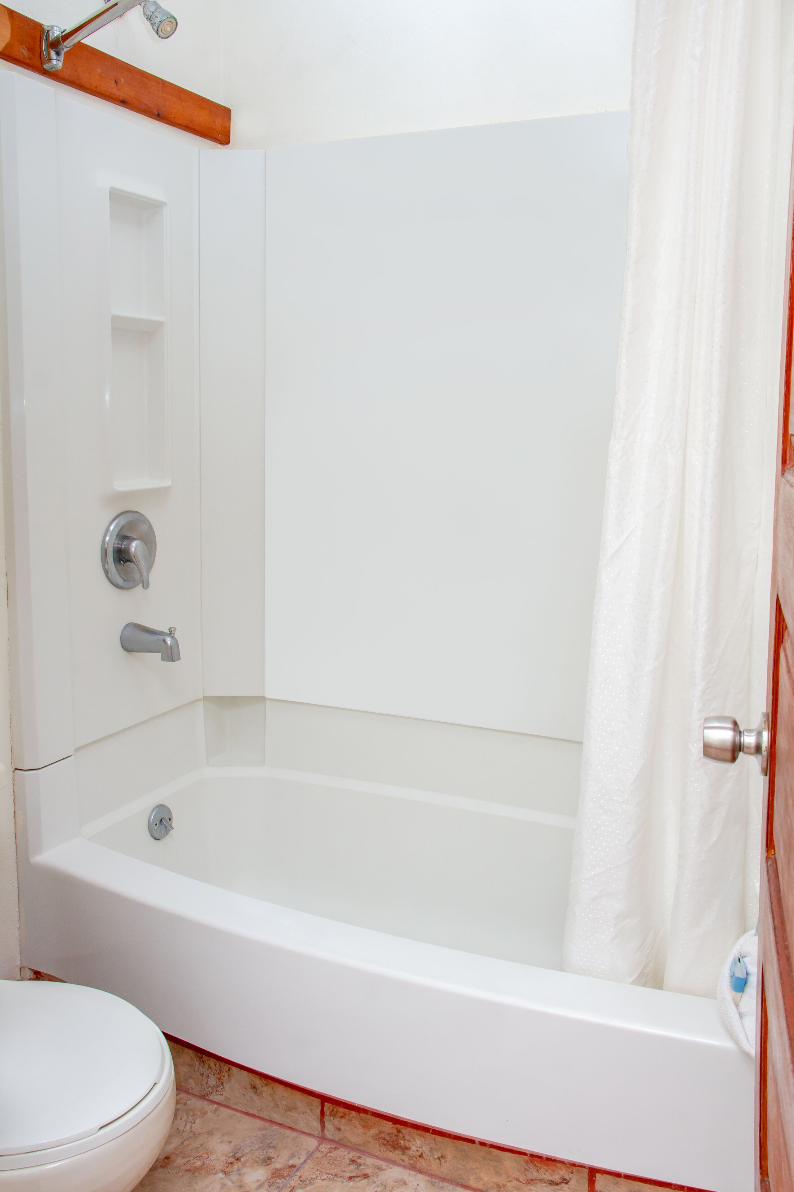 studio suite (beachfront) | bathroom | combined shower/bathtub, free toiletries, hair dryer, towels