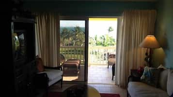 Condo Confort, 2 habitaciones, vista a la playa, junto a la playa | Sala de estar