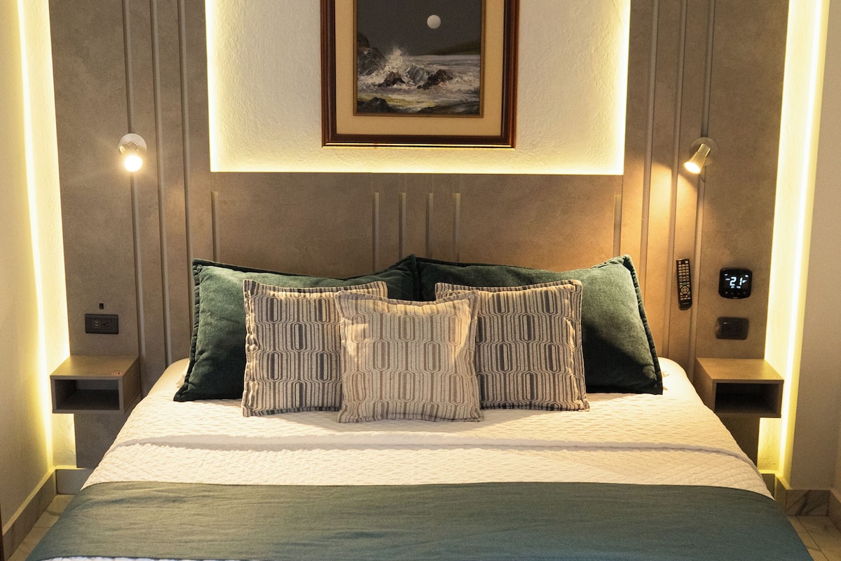 Camera Superior con letto matrimoniale o 2 letti singoli, 1 camera da letto | 1 camera, minibar con snack e bevande gratuite, una cassaforte in camera