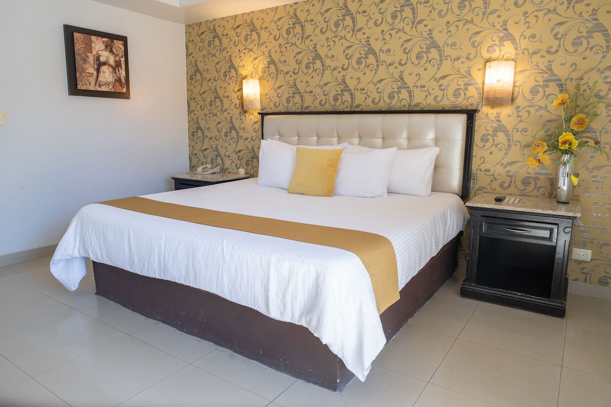 Premium bedding, in-room safe, desk, laptop workspace