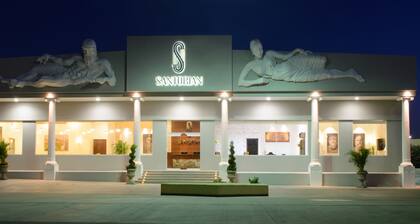 Hotel Santorian