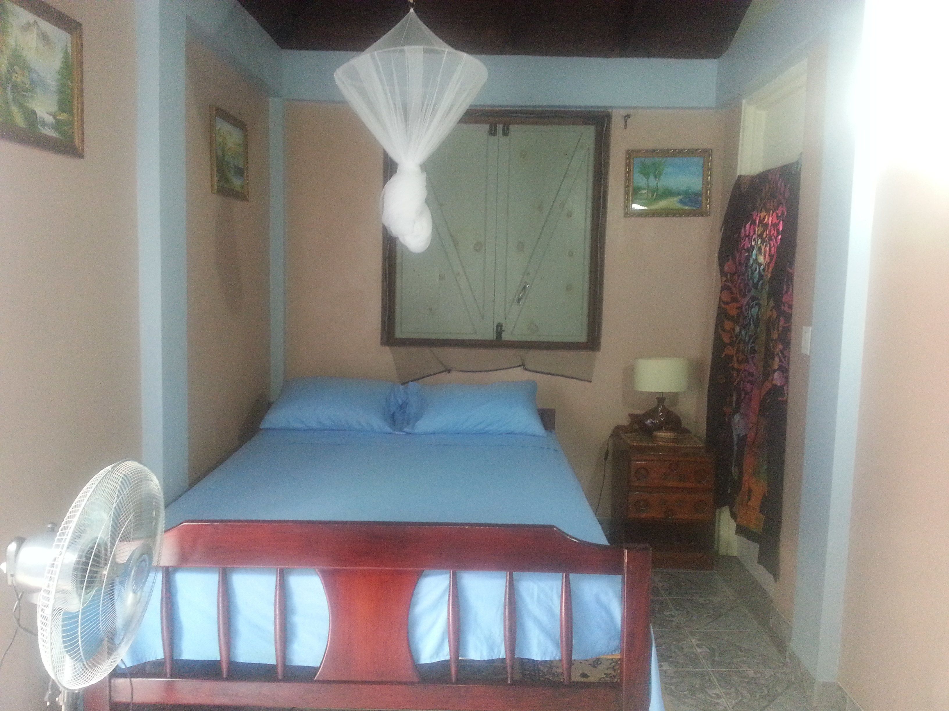 Studio Suite Deluks, 1 Tempat Tidur Queen, pemandangan laut, menghadap laut | 1 kamar tidur, brankas, dan setrika/meja setrika