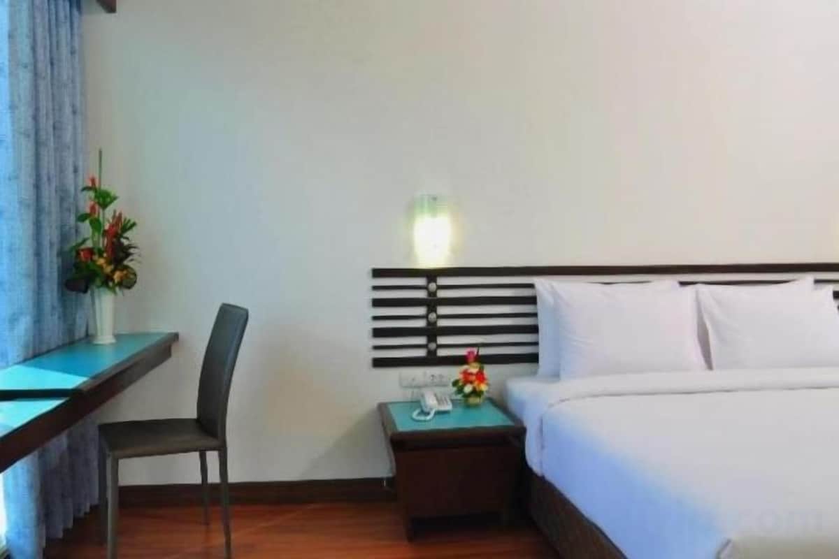 Minibar, in-room safe, desk, blackout curtains