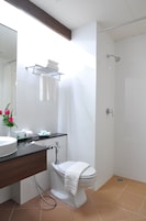Shower, free toiletries, hair dryer, towels