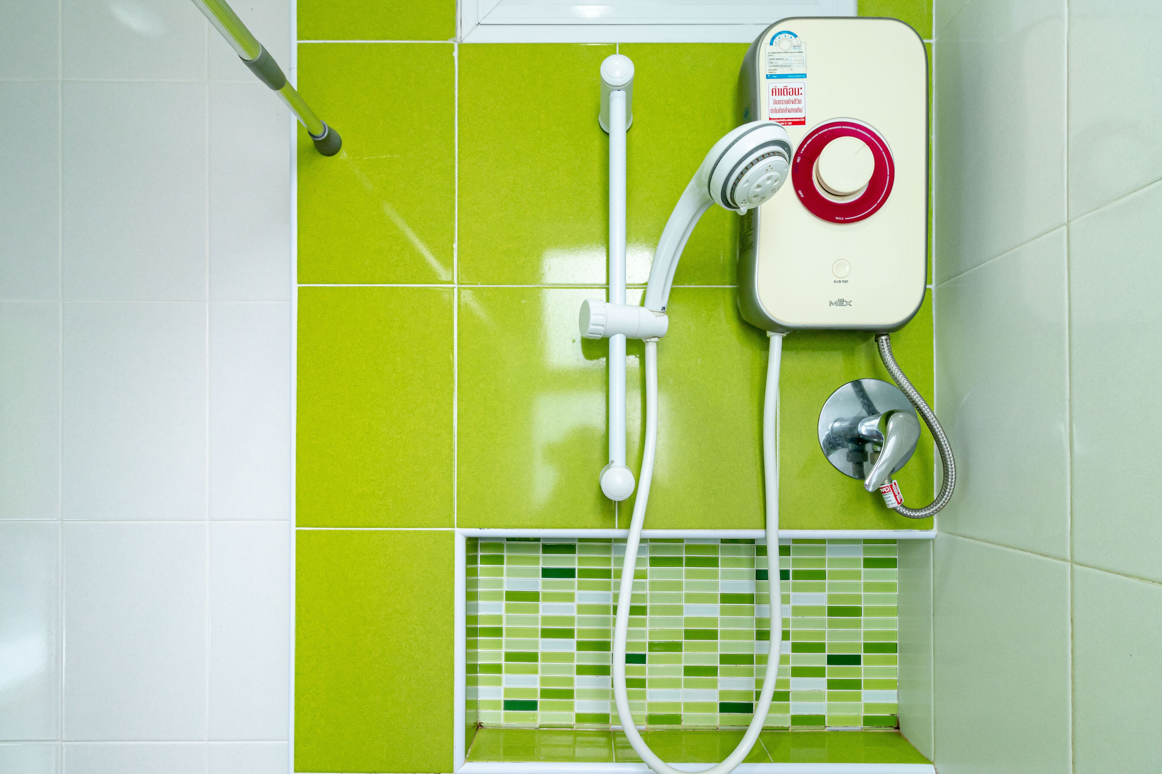 Standard Queen Room | Bathroom | Shower, free toiletries, towels, soap
