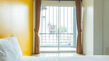 Standard Queen Room | Desk, rollaway beds, free WiFi, bed sheets