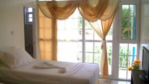 Unclassified image, 4 of 19, button - Sea Breeze Inn (Castle Bruce)