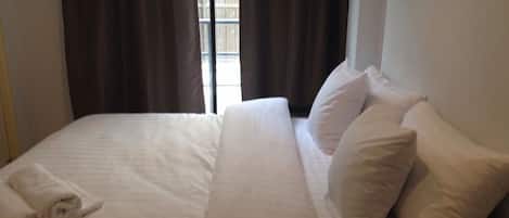 Standard Room | Desk, soundproofing, free WiFi, bed sheets