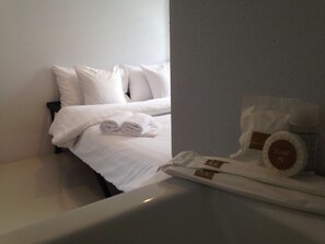 Standard Room | Desk, soundproofing, free WiFi, bed sheets - Get Guesthouse Hat Yai (Hat Yai)