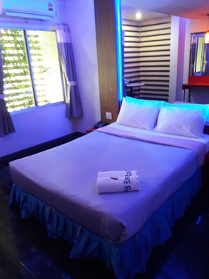 Standard Double Room | Desk, free WiFi