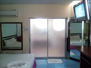 Standard Room | Desk, free WiFi