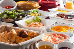 Daily buffet breakfast for a fee