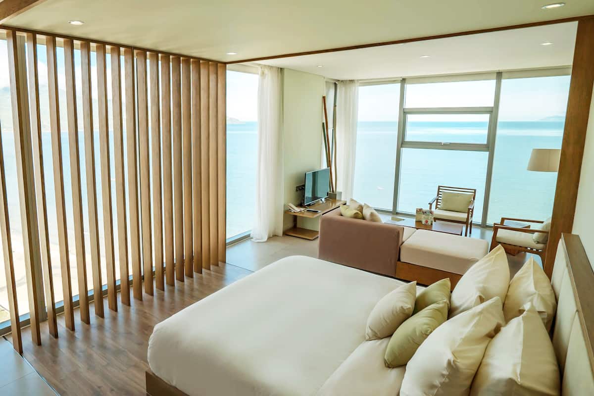 Minibar, in-room safe, individually decorated, individually furnished