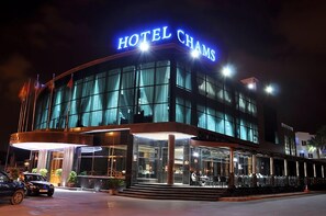 Front of property - evening/night - Hotel Chams (Tetouan)
