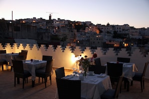 Outdoor dining - Dar Souran (Tangier)