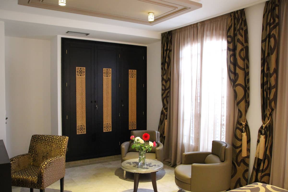 Superior Room | Living area | Flat-screen TV