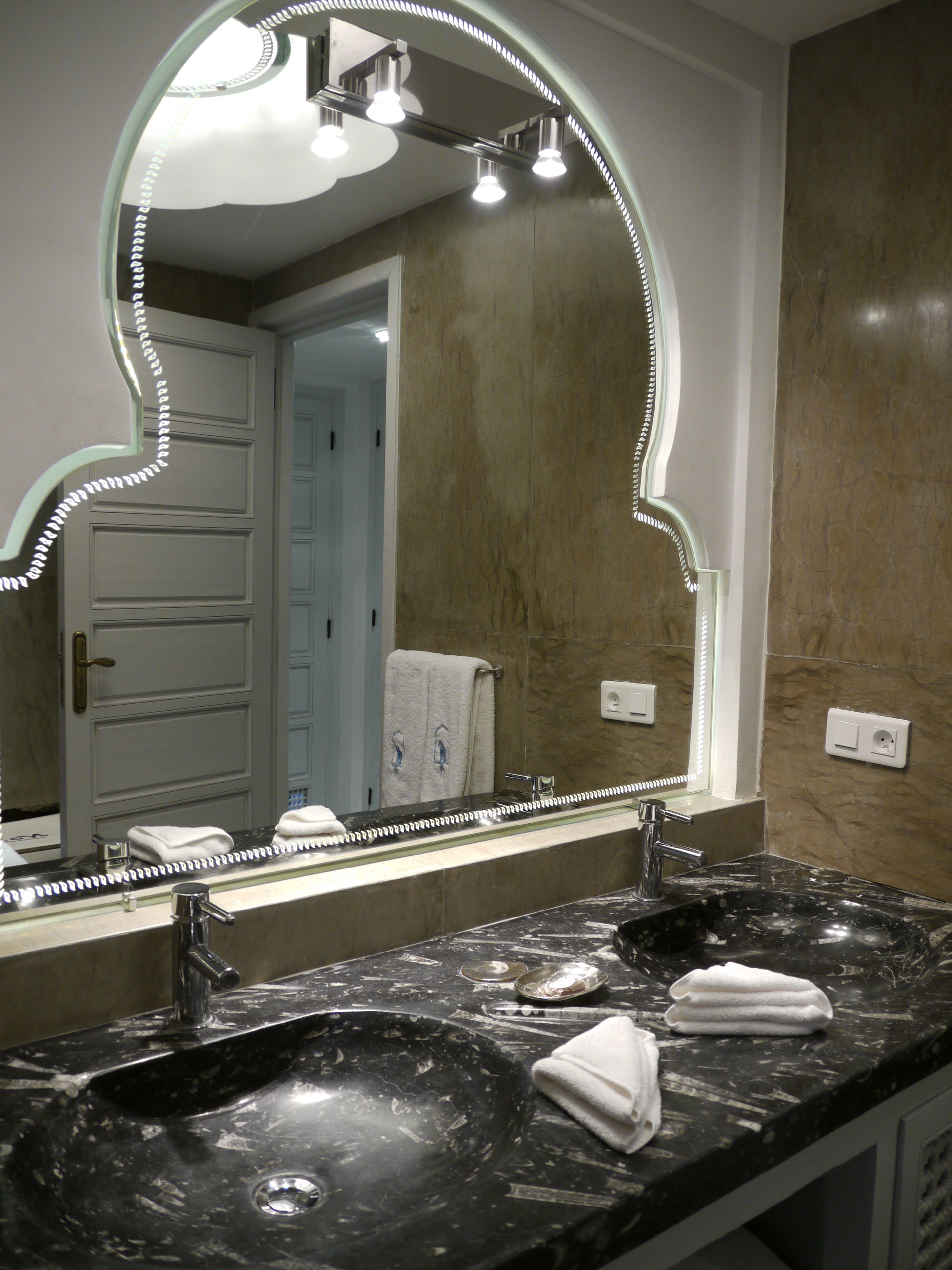 Bathroom sink