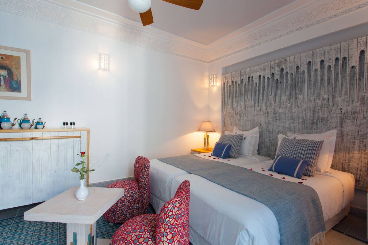 Premium bedding, in-room safe, soundproofing, free cots/infant beds