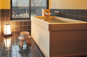 露天風呂付き離れ洋室（Ａ-2タイプ） | 深めの浴槽