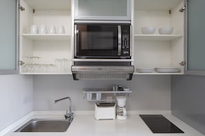 Full-sized fridge, microwave, stovetop, coffee/tea maker