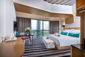 Kamar Bisnis | Minibar, brankas, meja kerja, dan setrika/meja setrika