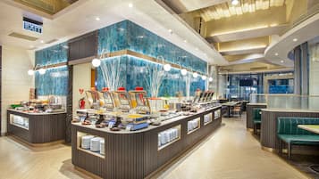 Petit déjeuner buffet servi tous les jours en supplément