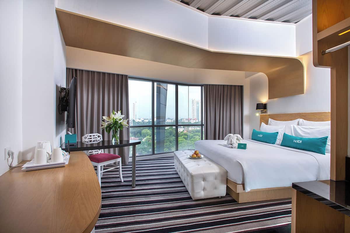 Minibar, in-room safe, desk, iron/ironing board