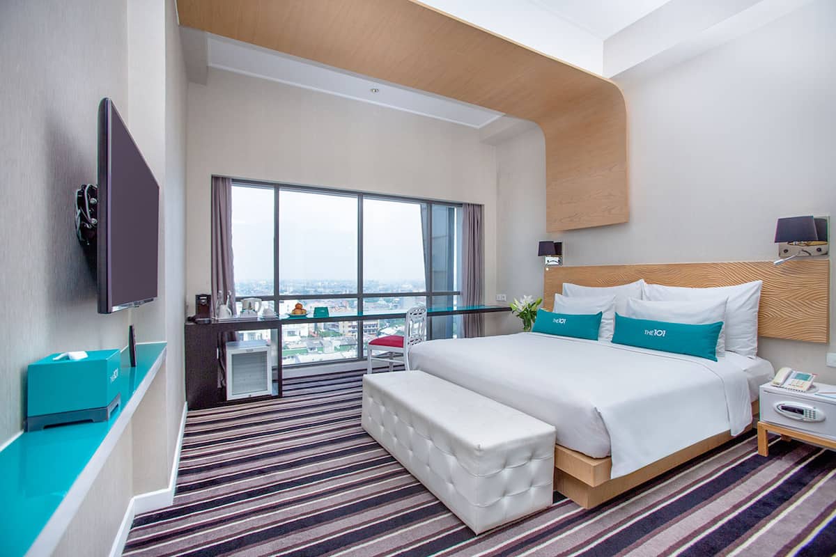 the 1o1 suite | 1 bedroom, minibar, in-room safe, desk