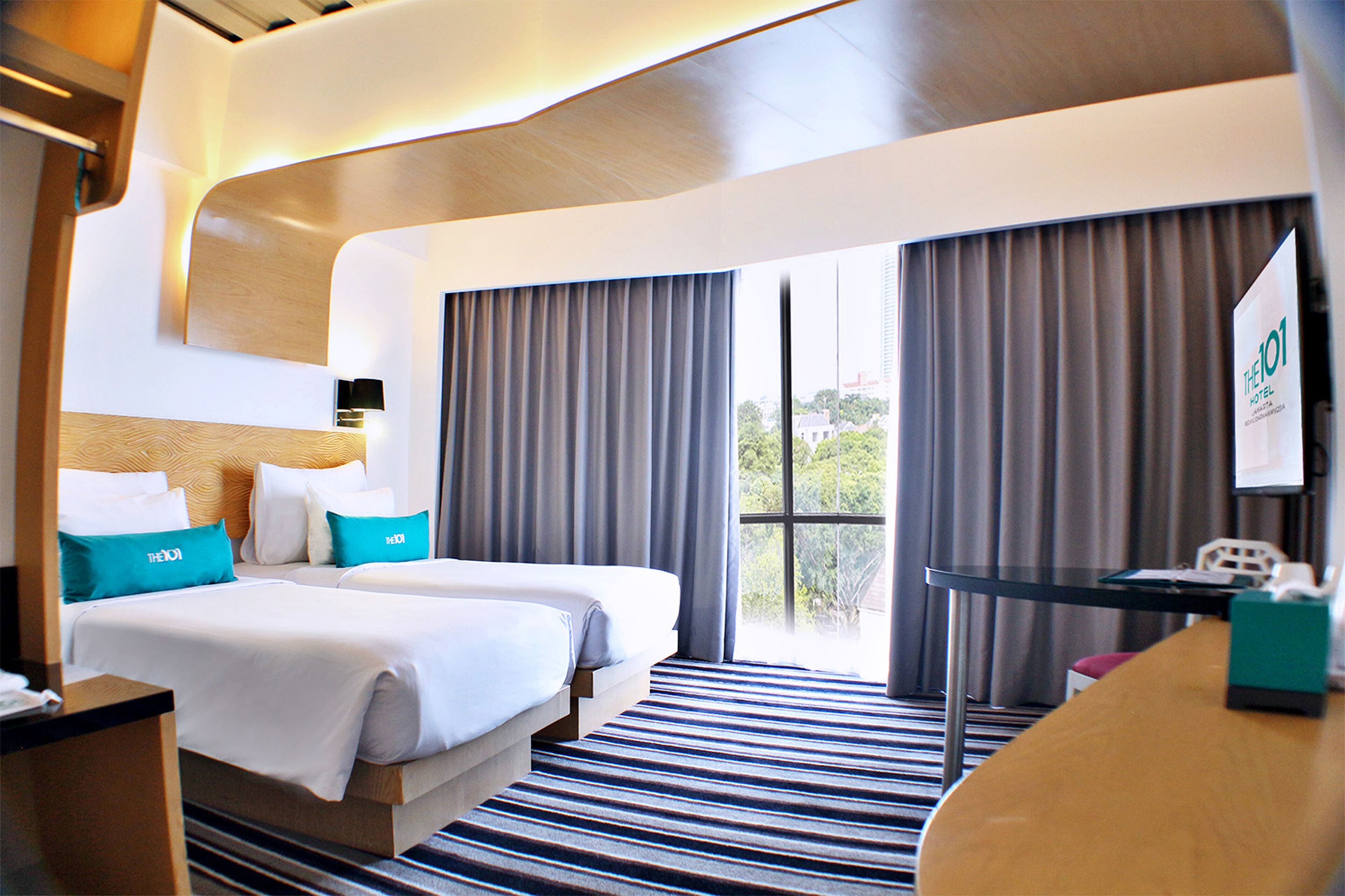 business room | 1 bedroom, minibar, in-room safe, desk