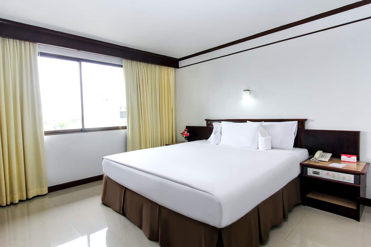 Minibar, rollaway beds, free WiFi