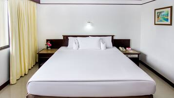 Minibar, rollaway beds, free WiFi