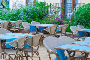 Breakfast, lunch and dinner served - Yel Holiday Resort - All Inclusive (Fethiye)