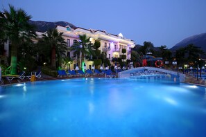 Outdoor pool, pool umbrellas, pool loungers - Yel Holiday Resort - All Inclusive (Fethiye)