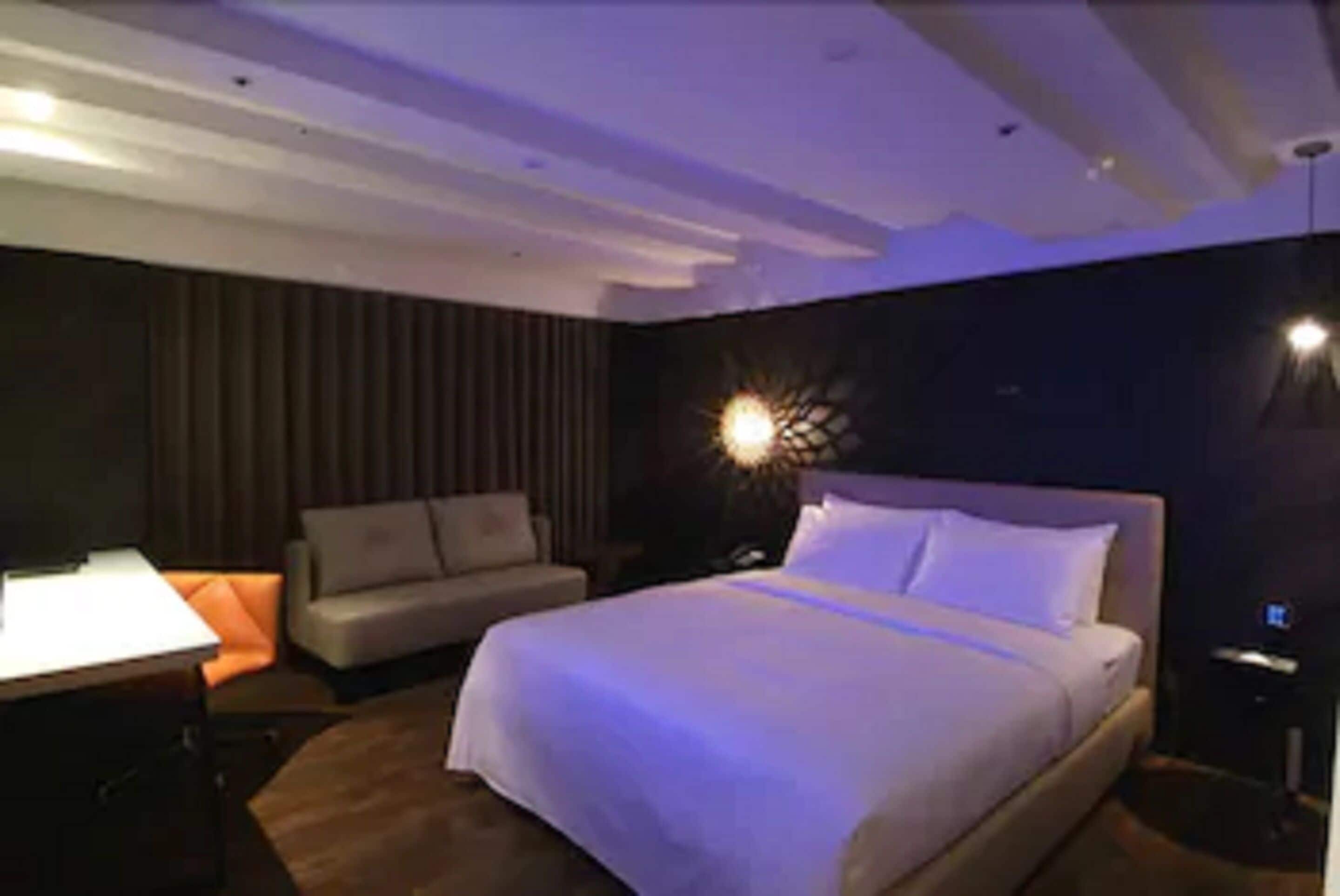 デラックス ダブルルーム | 高級寝具、羽毛の掛け布団、客室ごとに異なる装飾、デスク