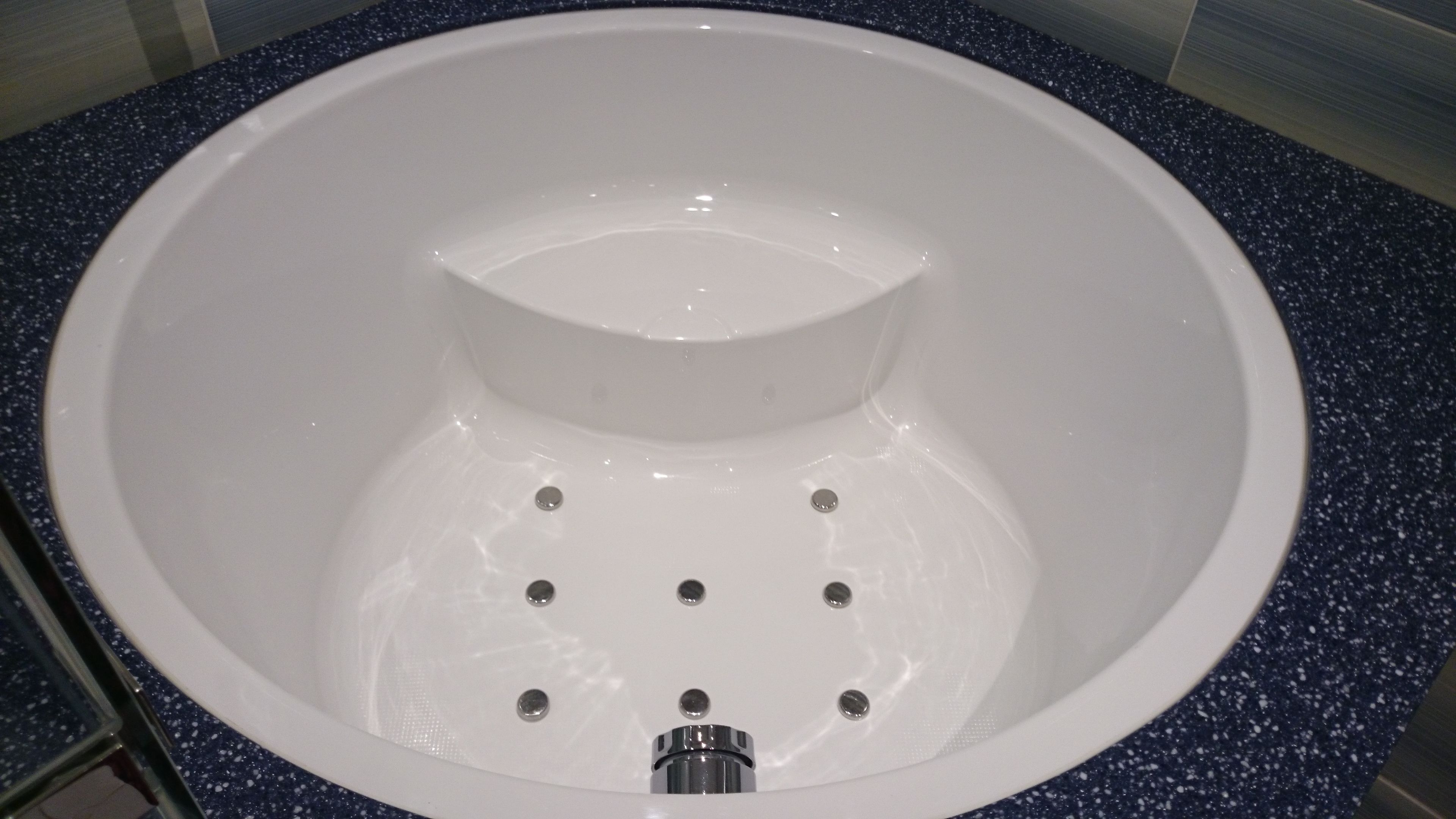 deep-soaking bathtub