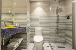 Shower, free toiletries, hair dryer, slippers - The Cloud Hotel Taichung (Taichung)