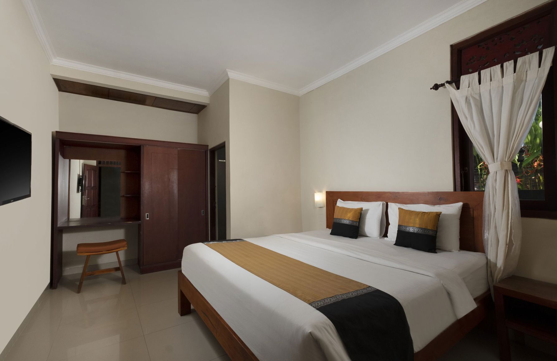 Premium bedding, Select Comfort beds, in-room safe, desk