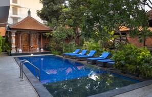 Outdoor pool, open 9:00 AM to 6:00 PM, pool umbrellas, pool loungers