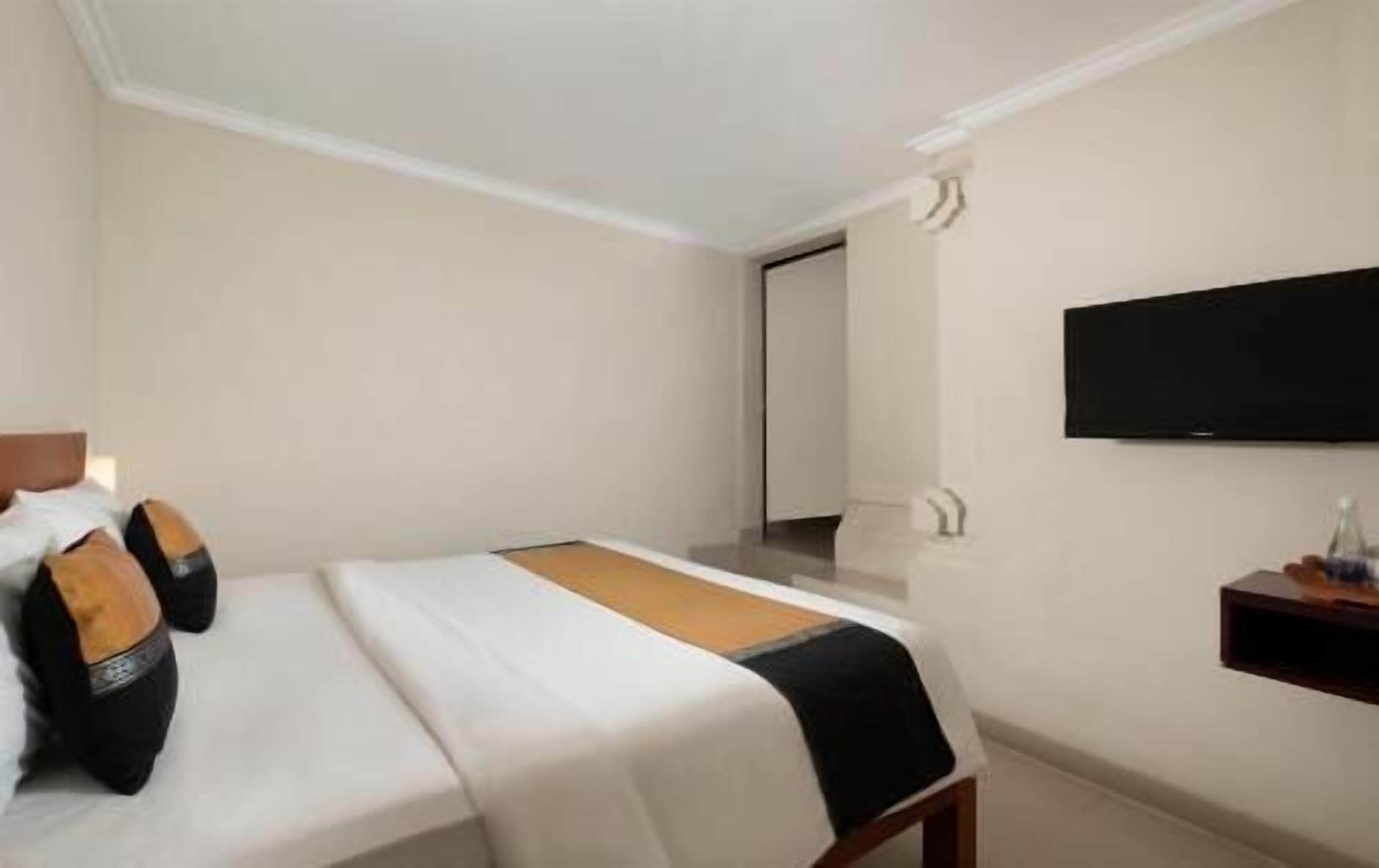 Premium bedding, Select Comfort beds, in-room safe, desk