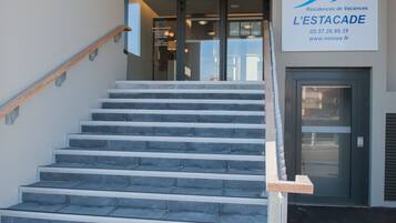 Entrada al alojamiento