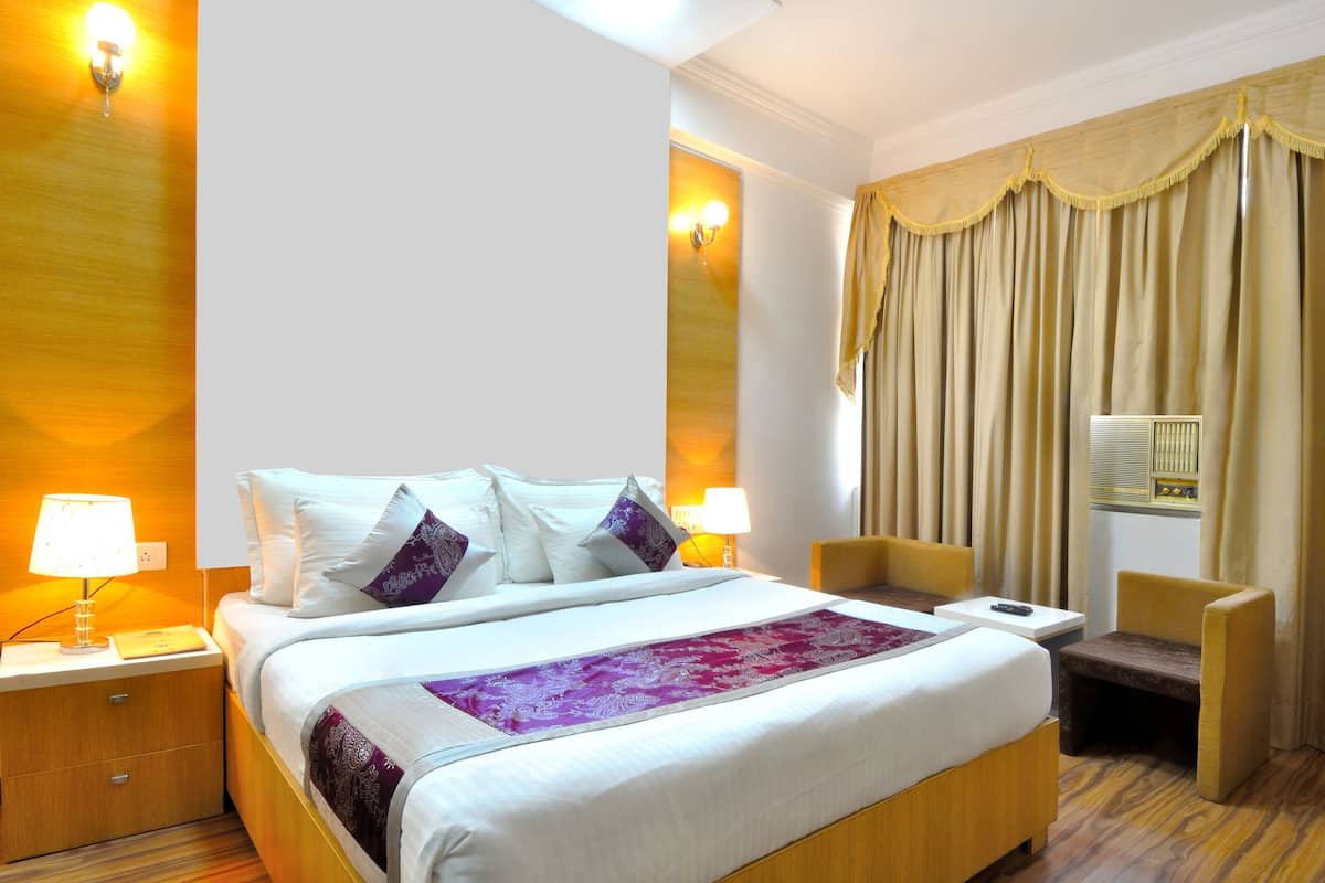 Premium bedding, minibar, in-room safe, desk