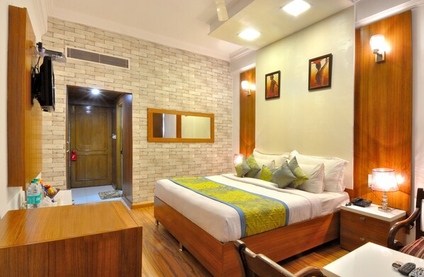 Premium bedding, minibar, in-room safe, desk